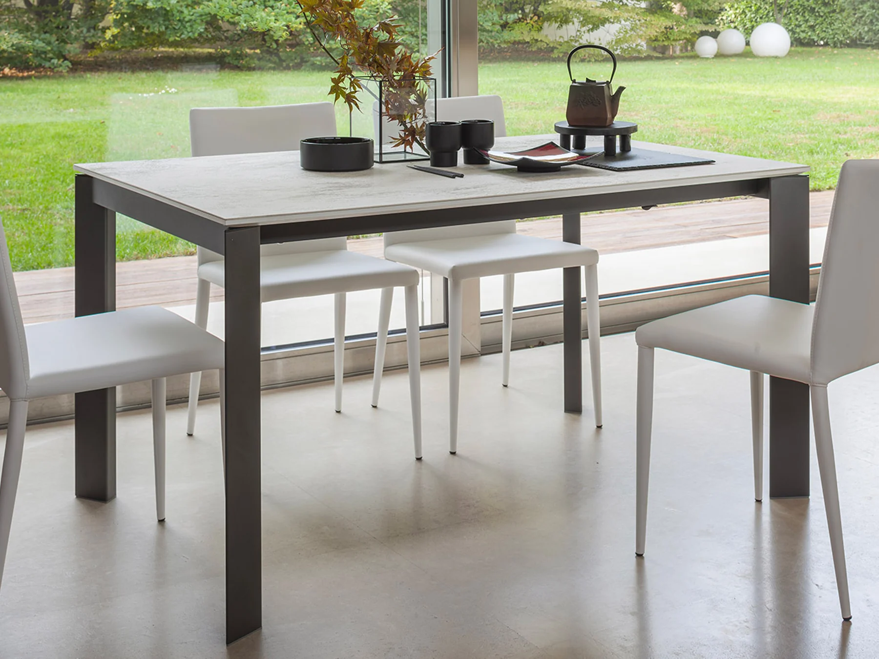 Table extensible bicolore