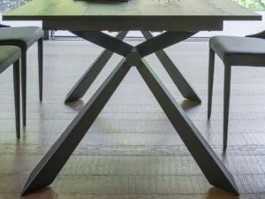 Table extensible solide