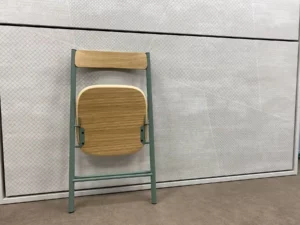 Chaise pliante en métal et bois style scandinave