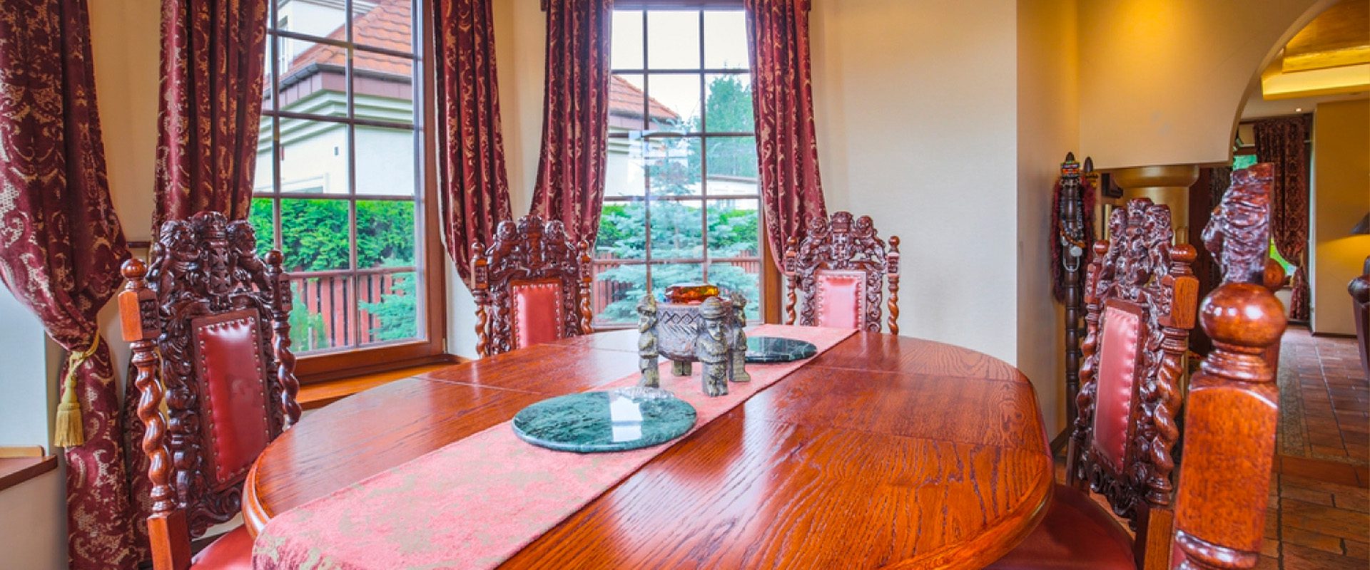 Table de repas avec mobilier rustique
