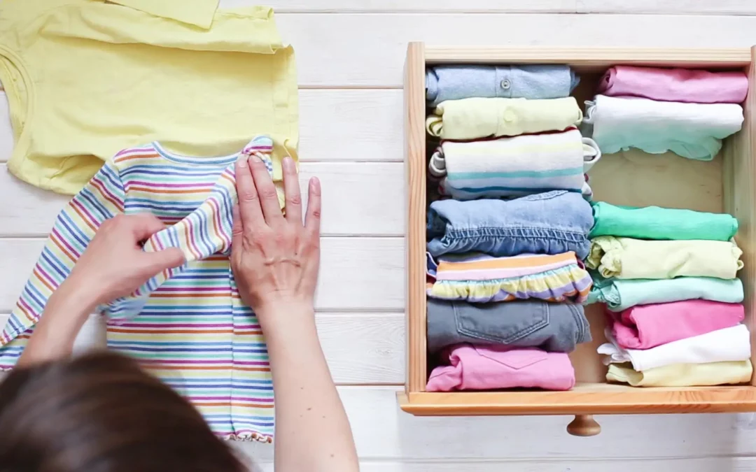 Méthode Marie Kondo rangement et pli de vêtements